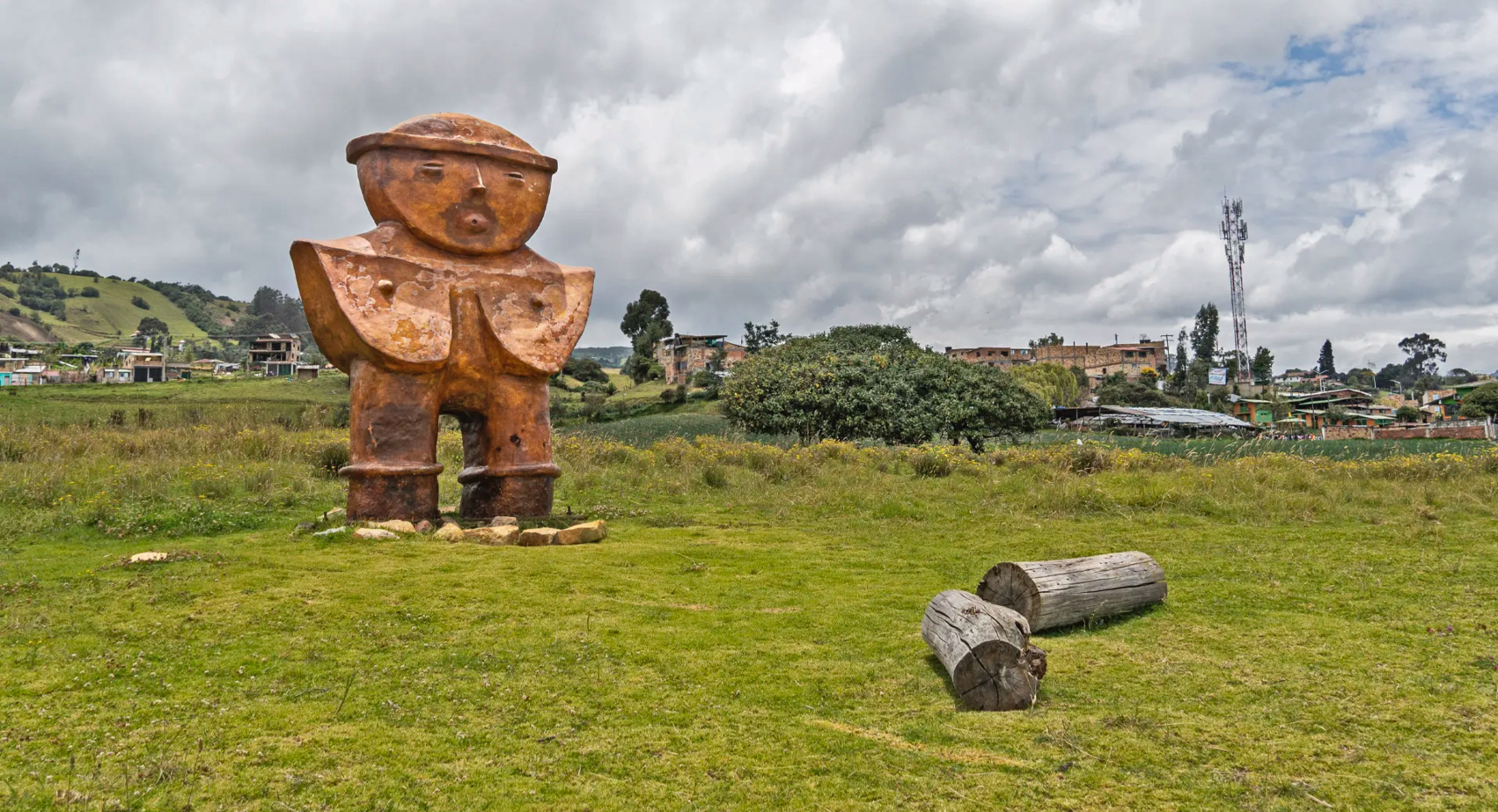 Imagen de la estatua del Parque Arqueológico de Usme